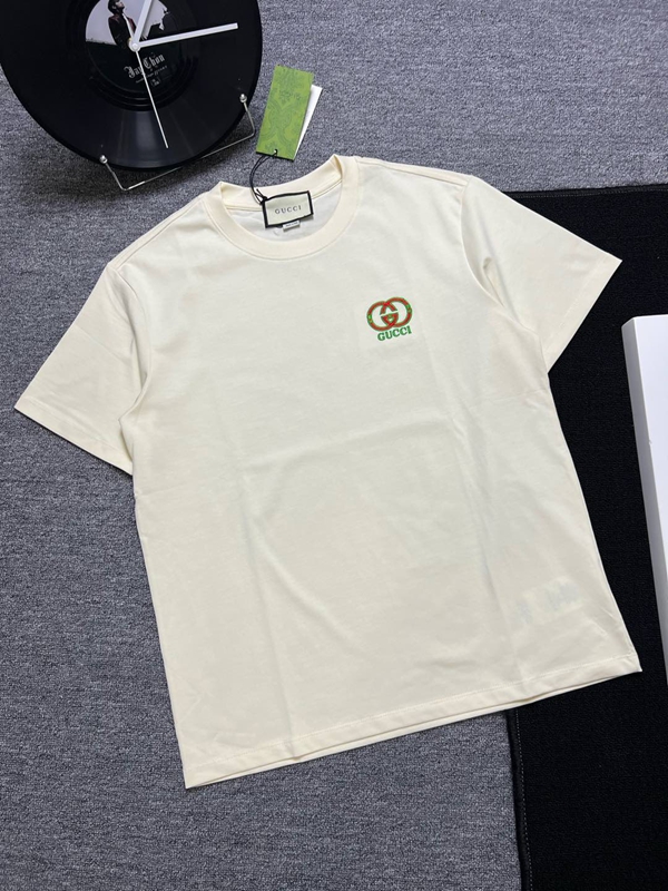 ブランドTシャツ着用イメージ